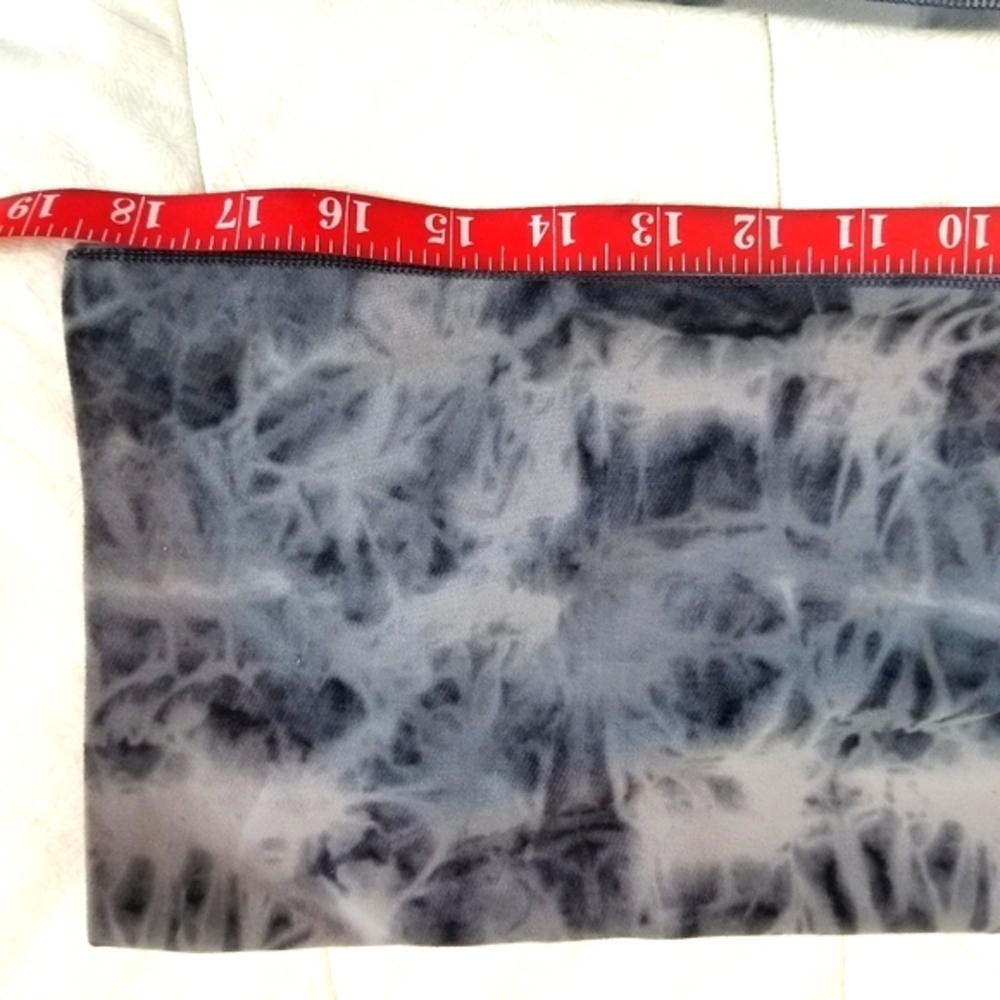 Under Armour tie dye gray and black cropped leggings boho artsy sporty fun S/P - Picture 7 of 8